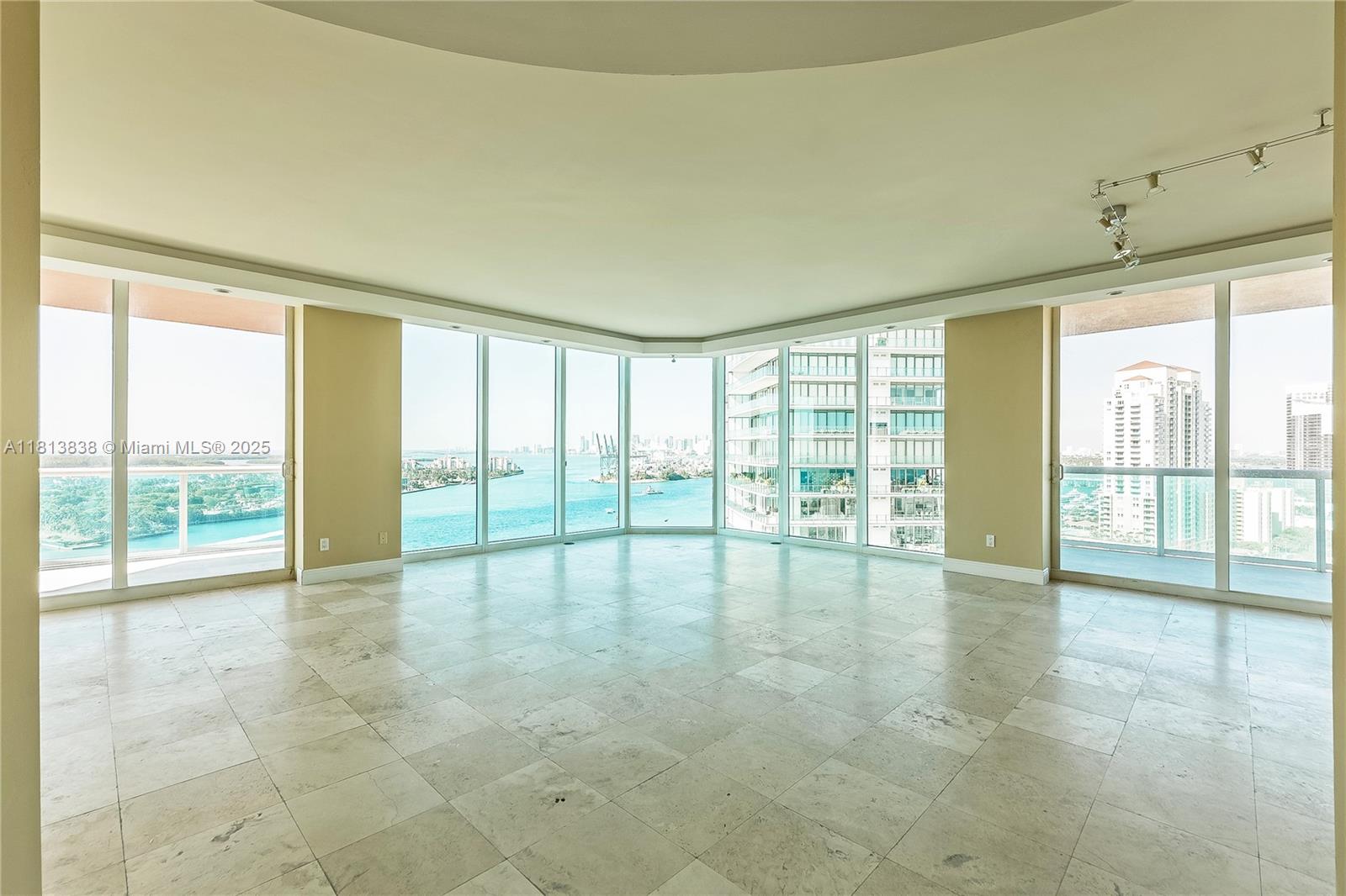 300 S Pointe Dr #2103, Miami Beach FL 33139