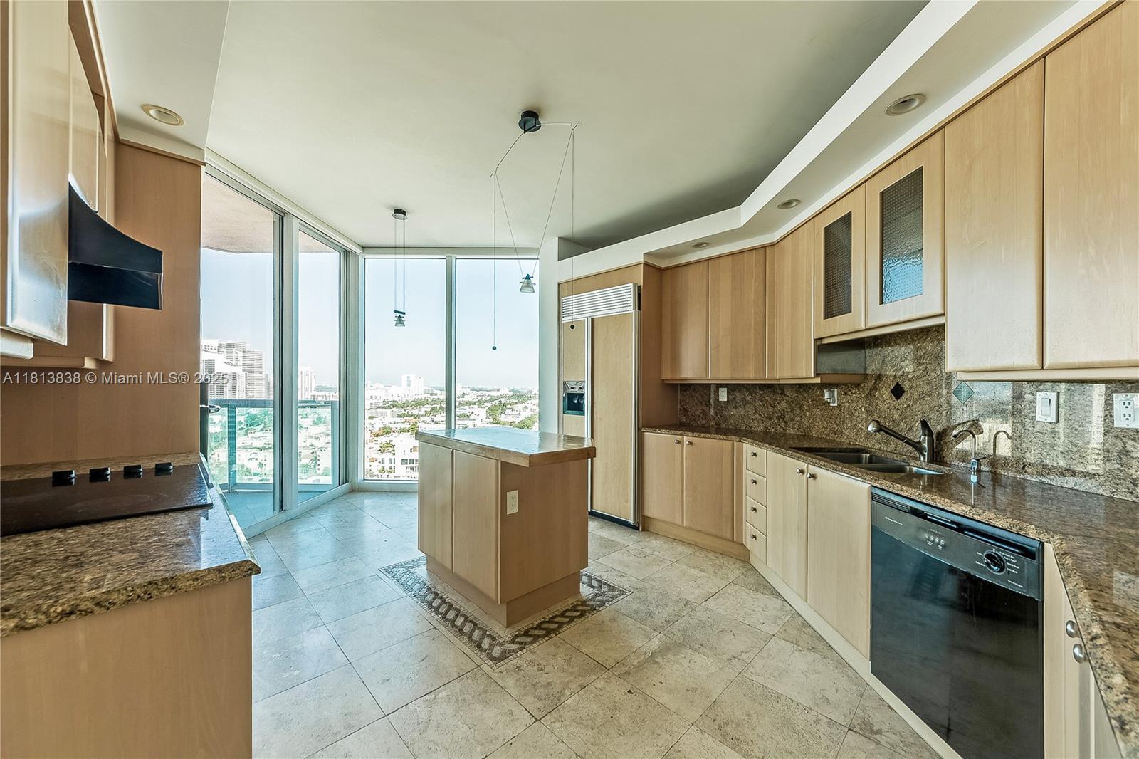 300 S Pointe Dr #2103, Miami Beach FL 33139