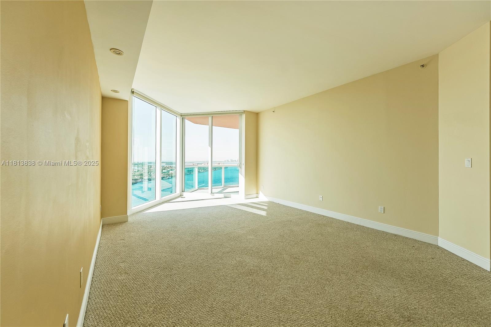 300 S Pointe Dr #2103, Miami Beach FL 33139