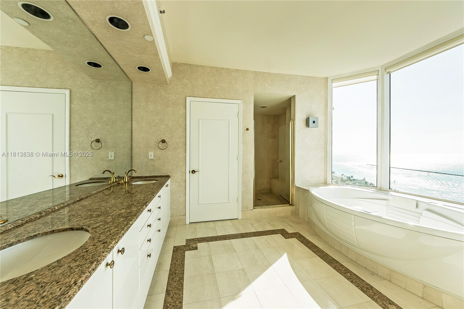 300 S Pointe Dr #2103, Miami Beach FL 33139