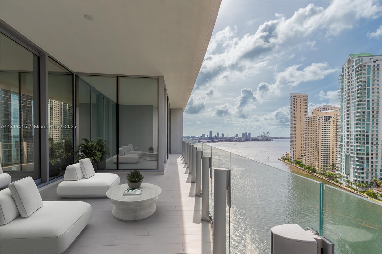 Condo for Sale in Miami, FL