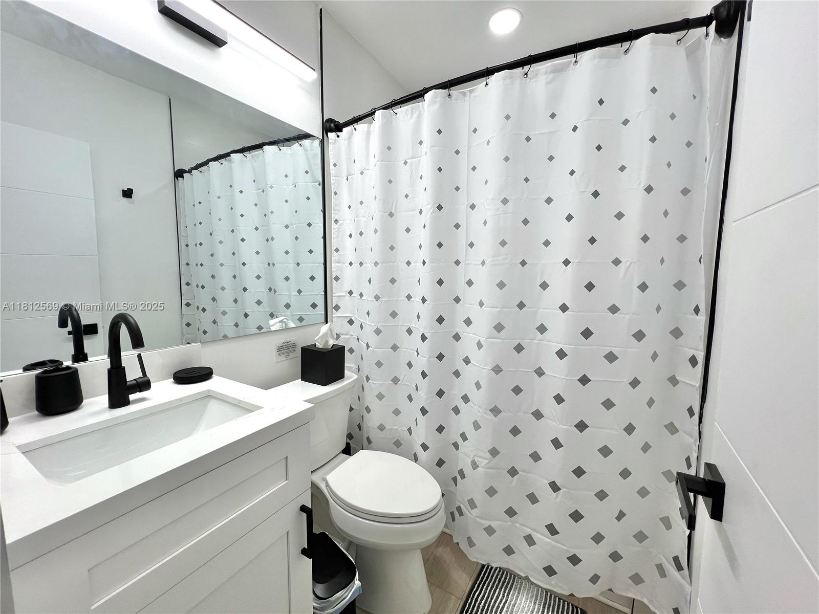 1451 NE 155th Ter, North Miami Beach, Florida image 20