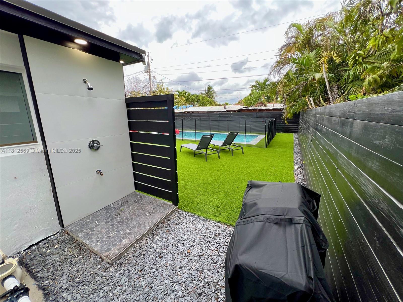 1451 NE 155th Ter, North Miami Beach, Florida image 35