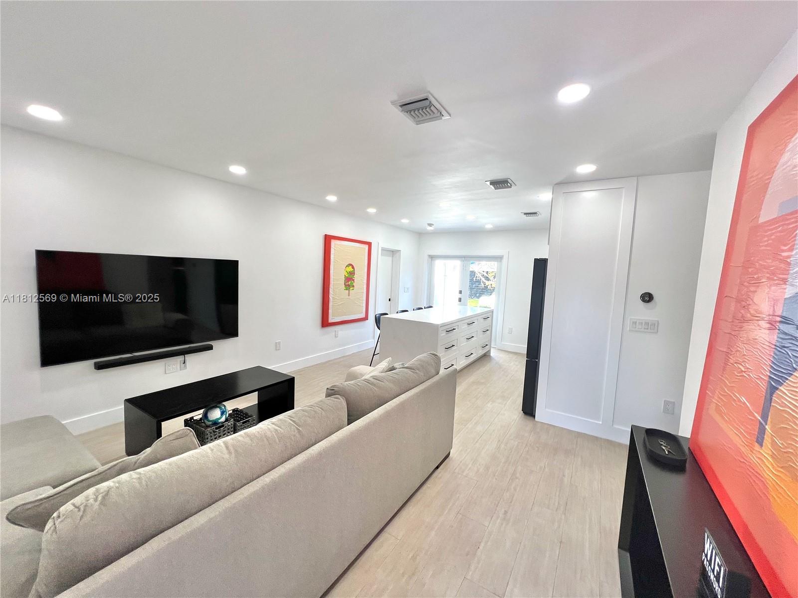 1451 NE 155th Ter, North Miami Beach, Florida image 4