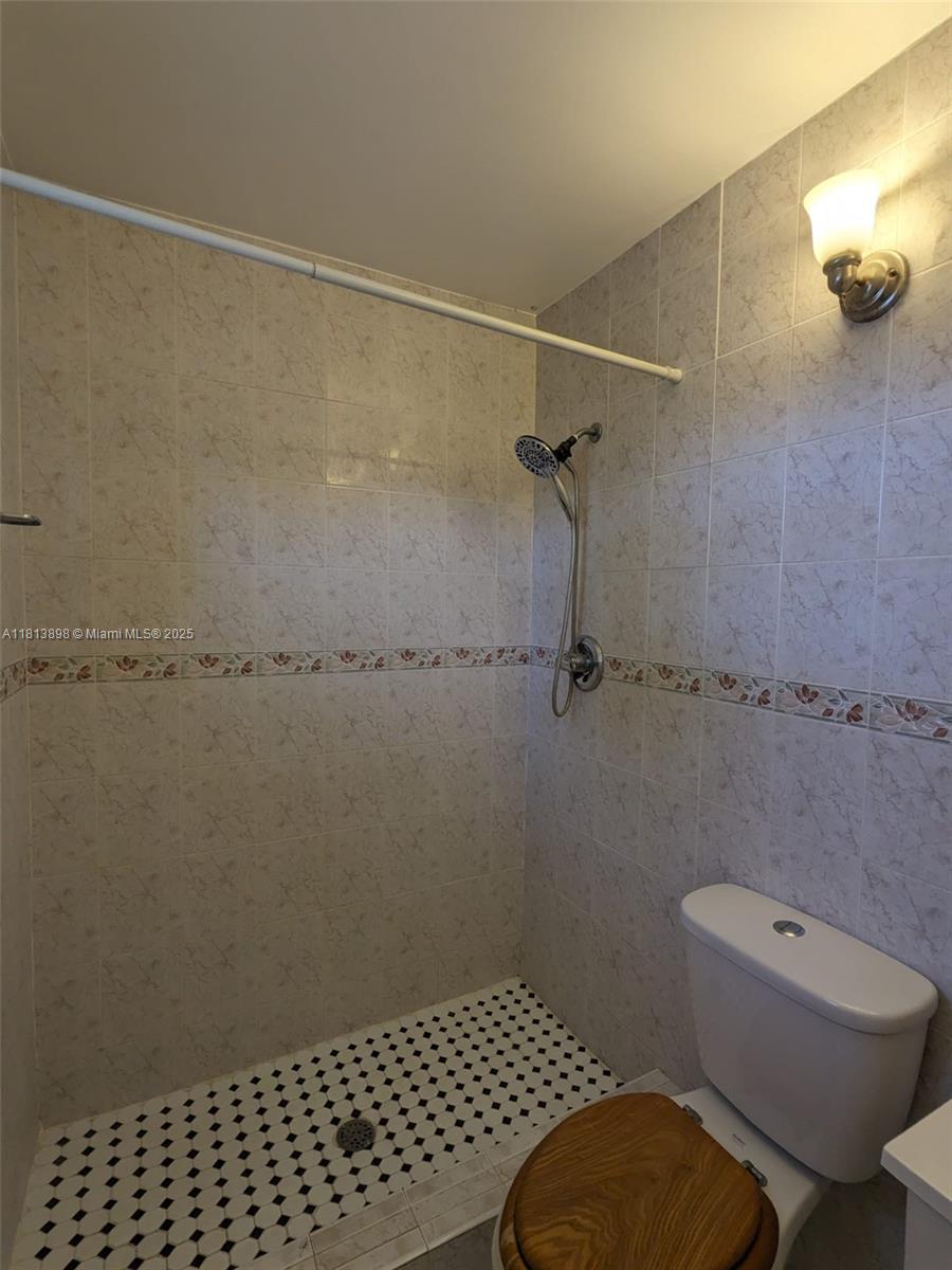 2711 San Remo Cir, Homestead, Florida image 12