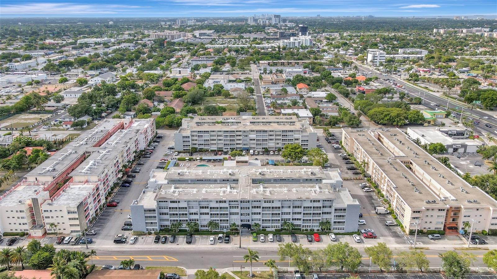 329 SE 3rd St #103R, Hallandale Beach, Florida image 32