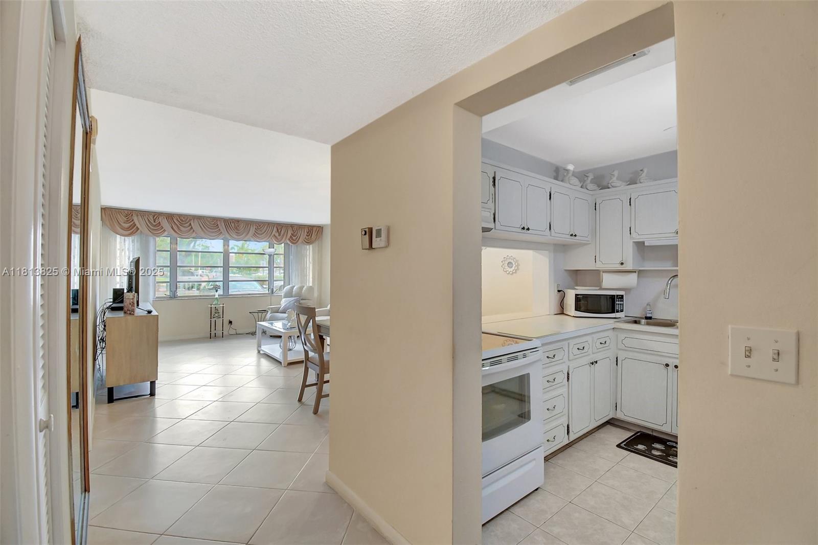 329 SE 3rd St #103R, Hallandale Beach, Florida image 9