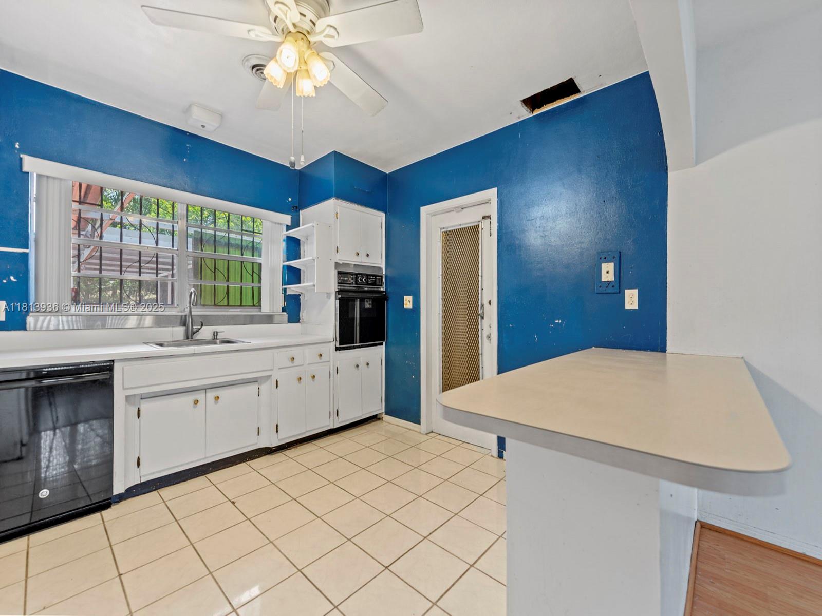 12480 Keystone Island Dr, North Miami, Florida image 12