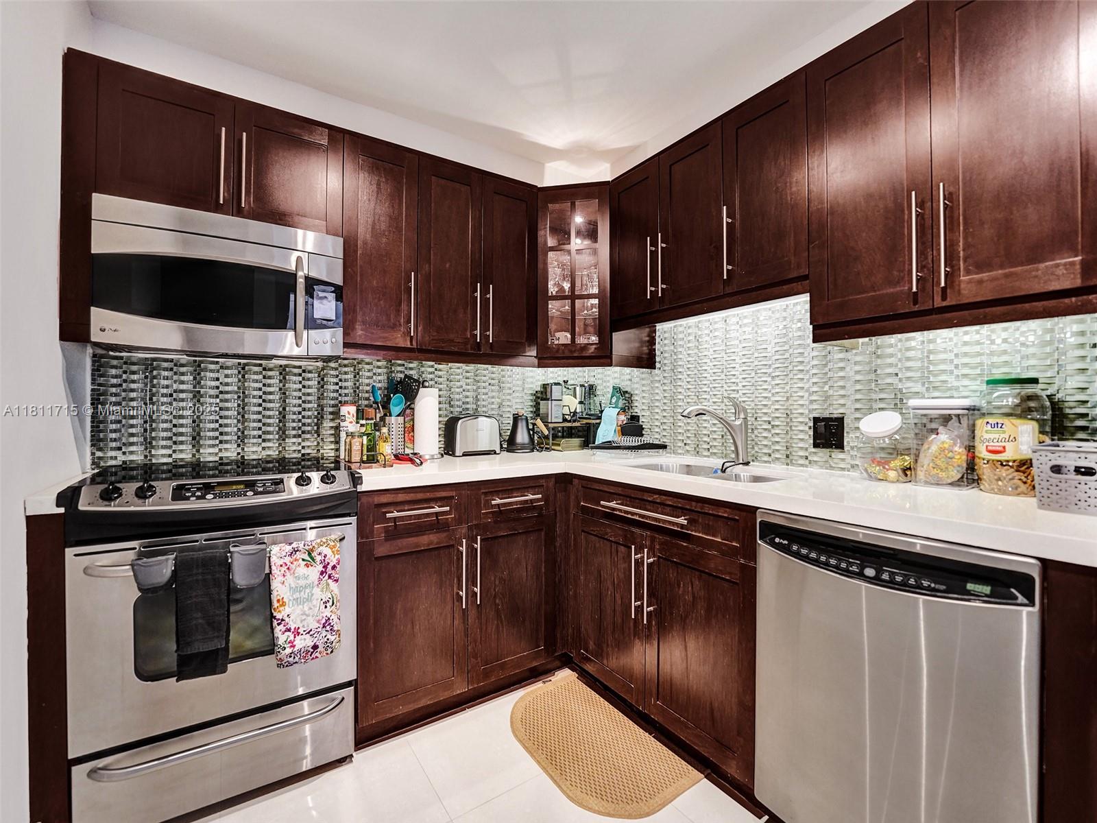 3625 N Country Club Dr #706, Aventura, Florida image 4