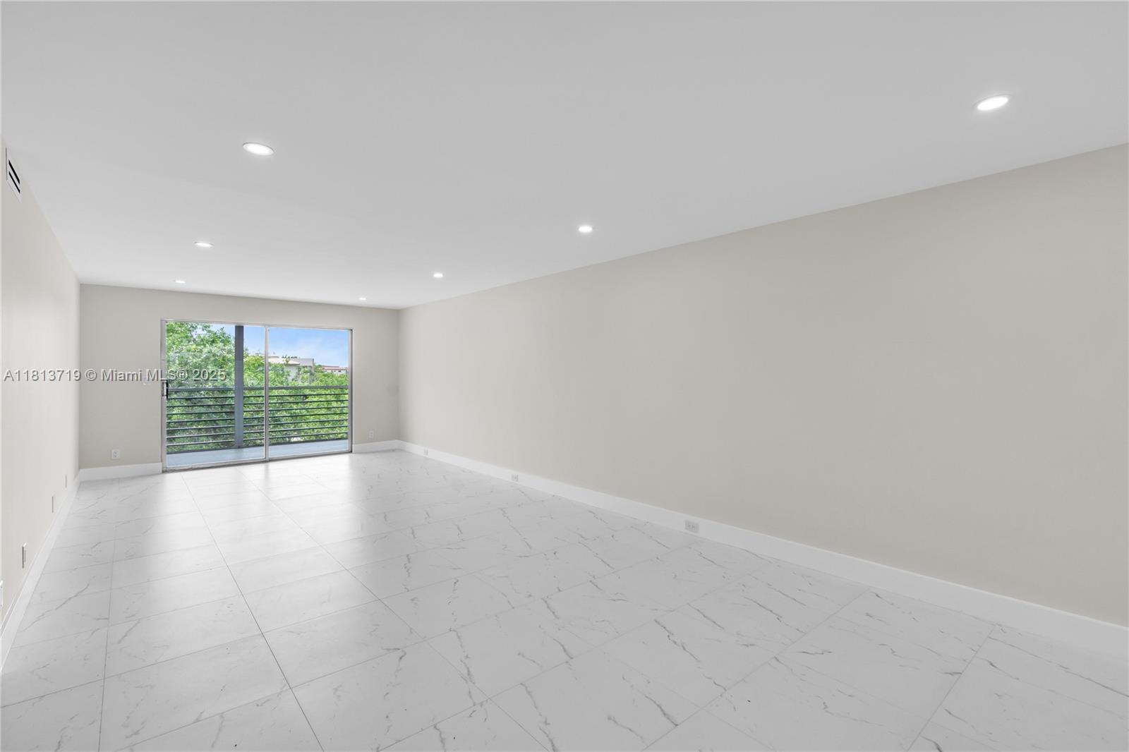 2006 Granada #J4, Coconut Creek, Florida image 13