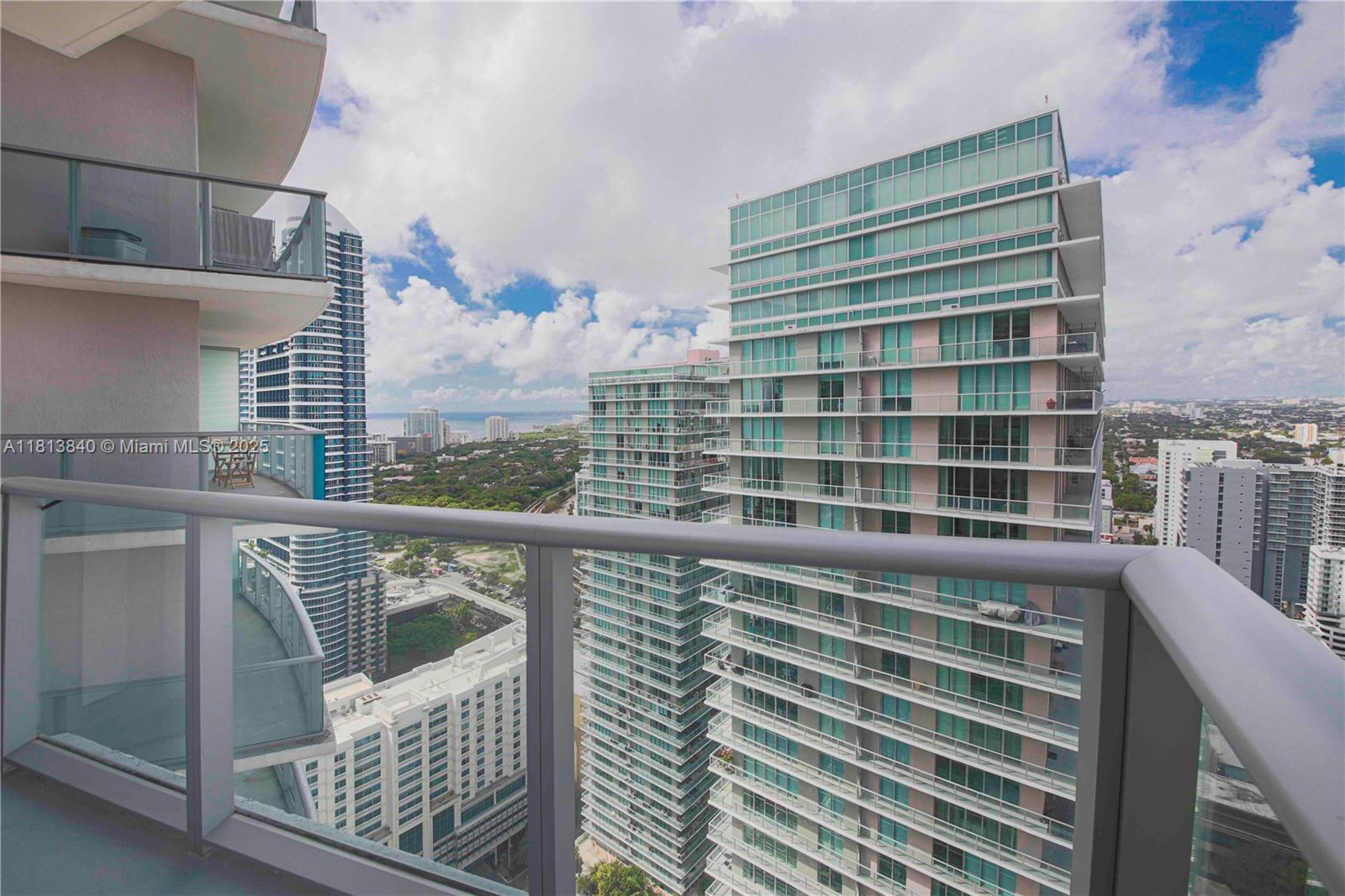 Apartamento à Venda em Miami, FL