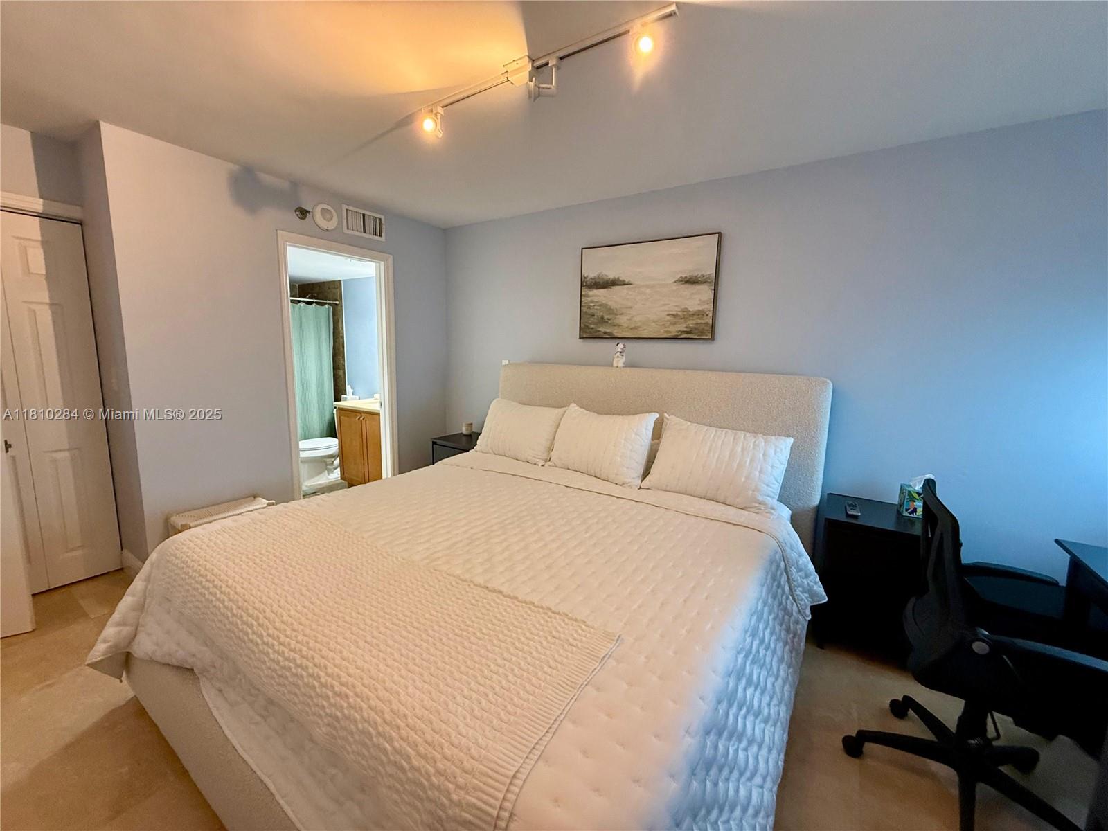 770 Claughton Island Dr #2016, Miami FL 33131