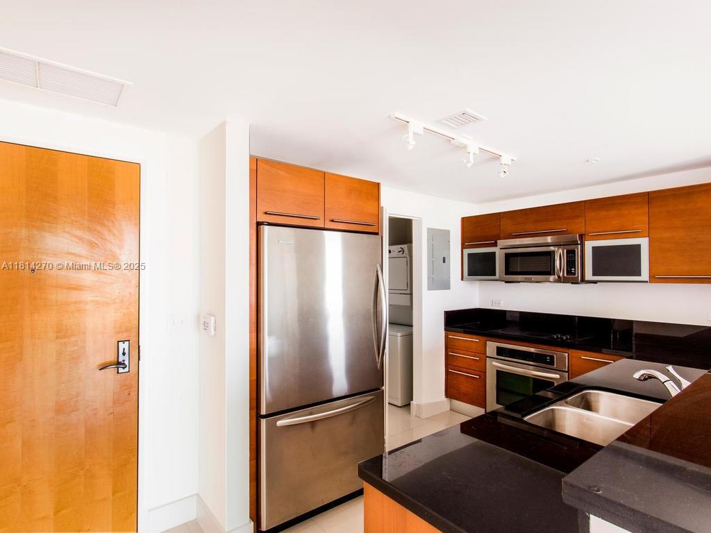 244 Biscayne Blvd #1002, Miami FL 33132