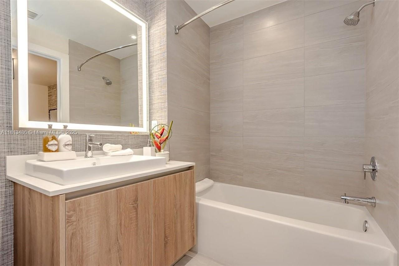 2960 NE 207th St #606, Aventura, Florida image 2