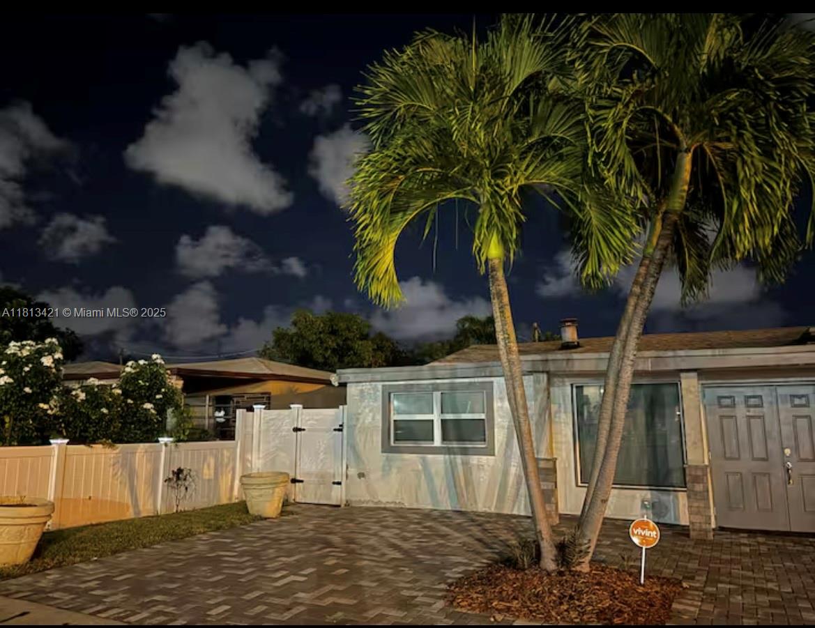 100 NW 8th Ave, Hallandale Beach, Florida image 4