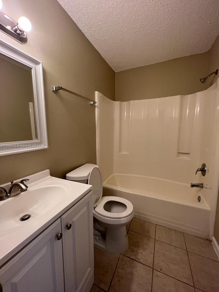 617 Ixoria Ave #18, Fort Pierce, Florida image 5