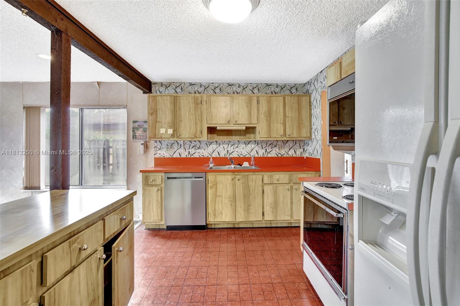 1360 NW 94th Ave, Plantation, Florida image 12