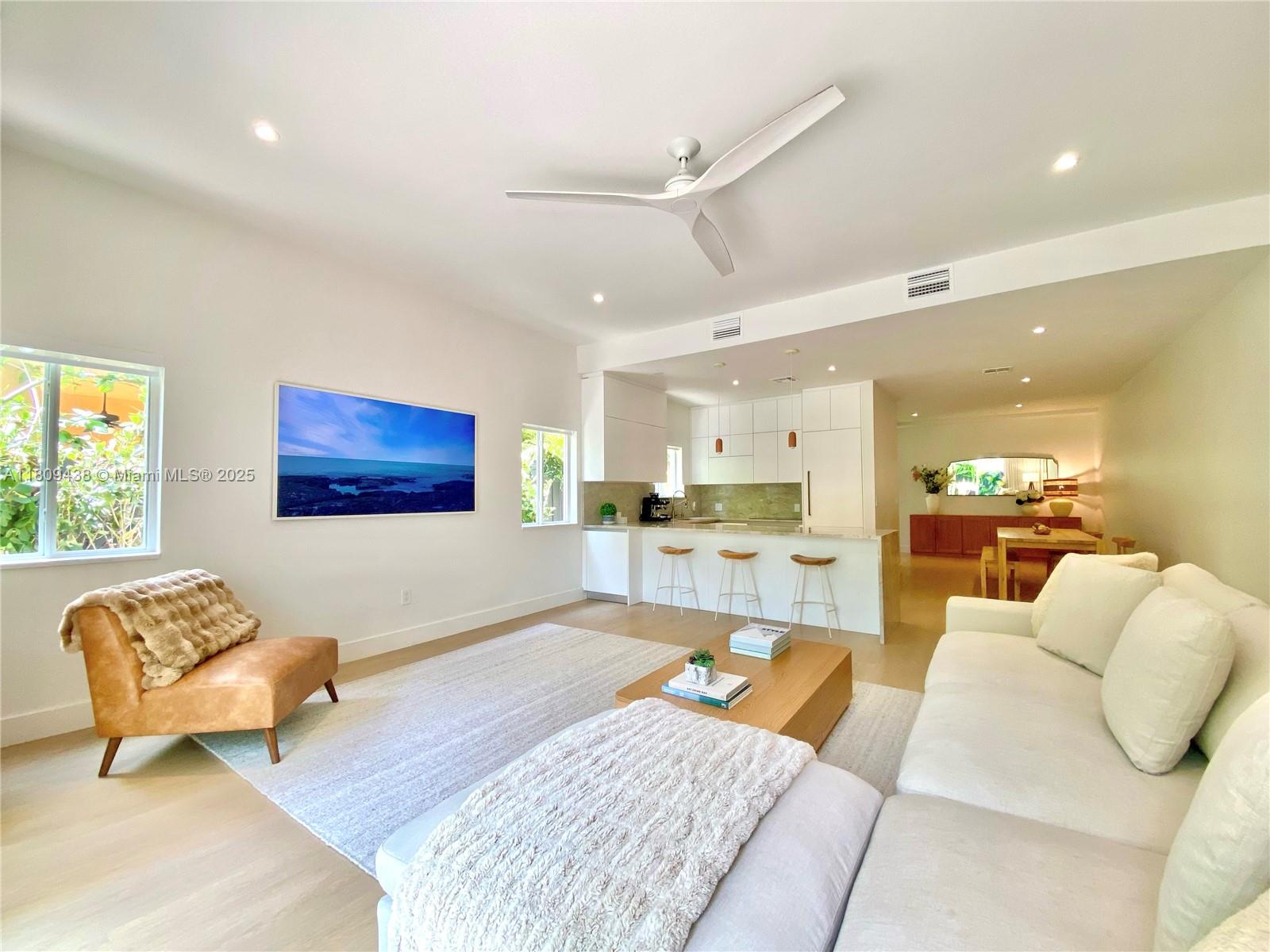 listing main picture