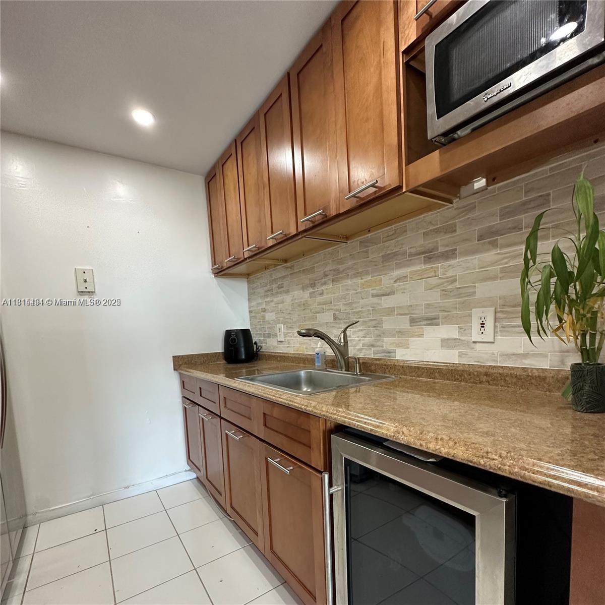 2350 NE 135th St #505, North Miami, Florida image 4