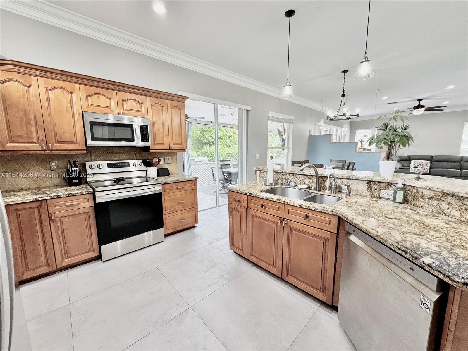 1560 NW 103rd Ter, Coral Springs, Florida image 6