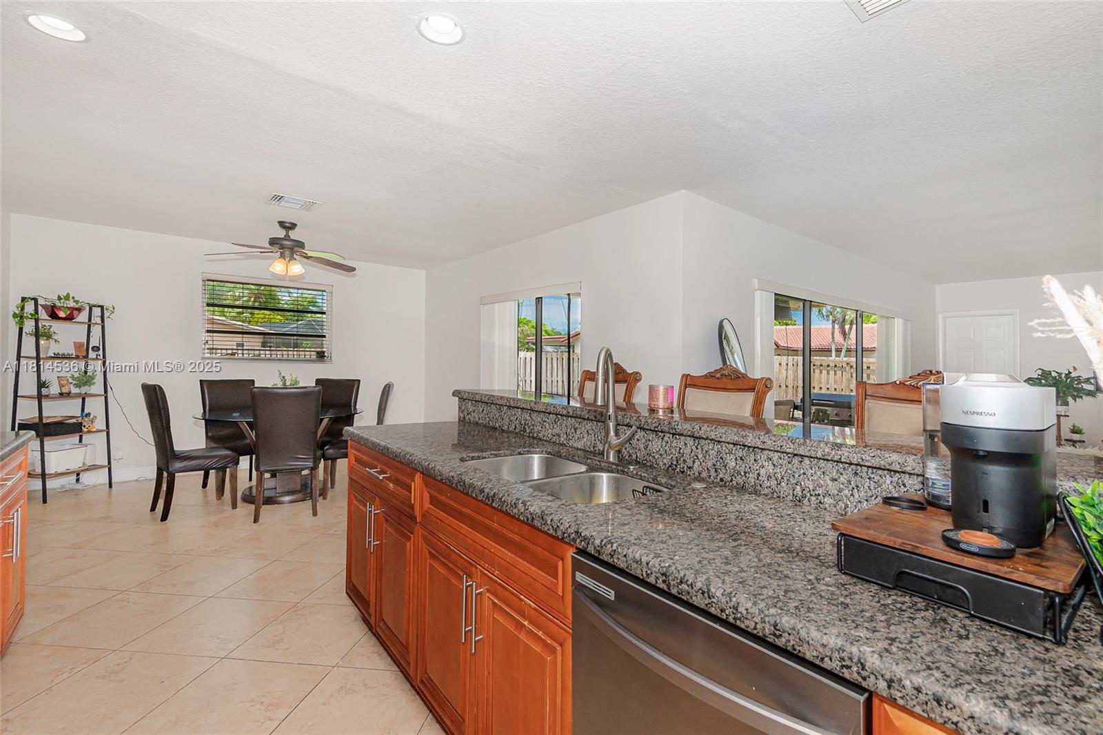 10655 NW 42nd Dr, Coral Springs, Florida image 9