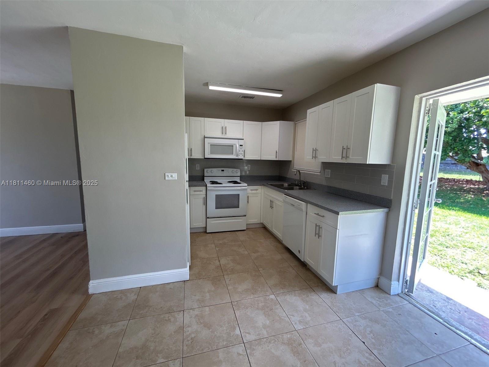 20130 NW 15th Ave, Miami Gardens, Florida image 8