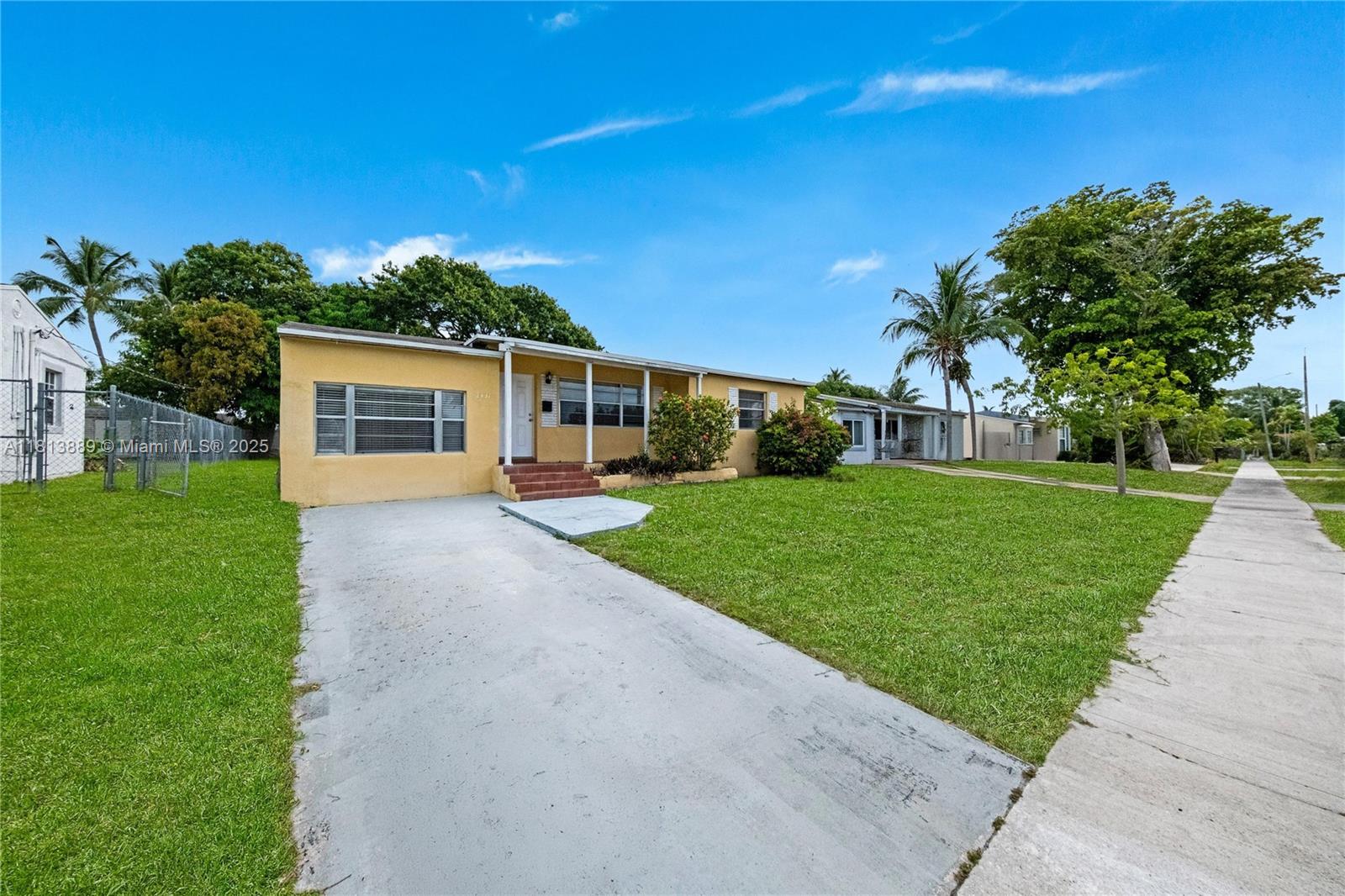 2431 Rodman St, Hollywood, Florida image 2
