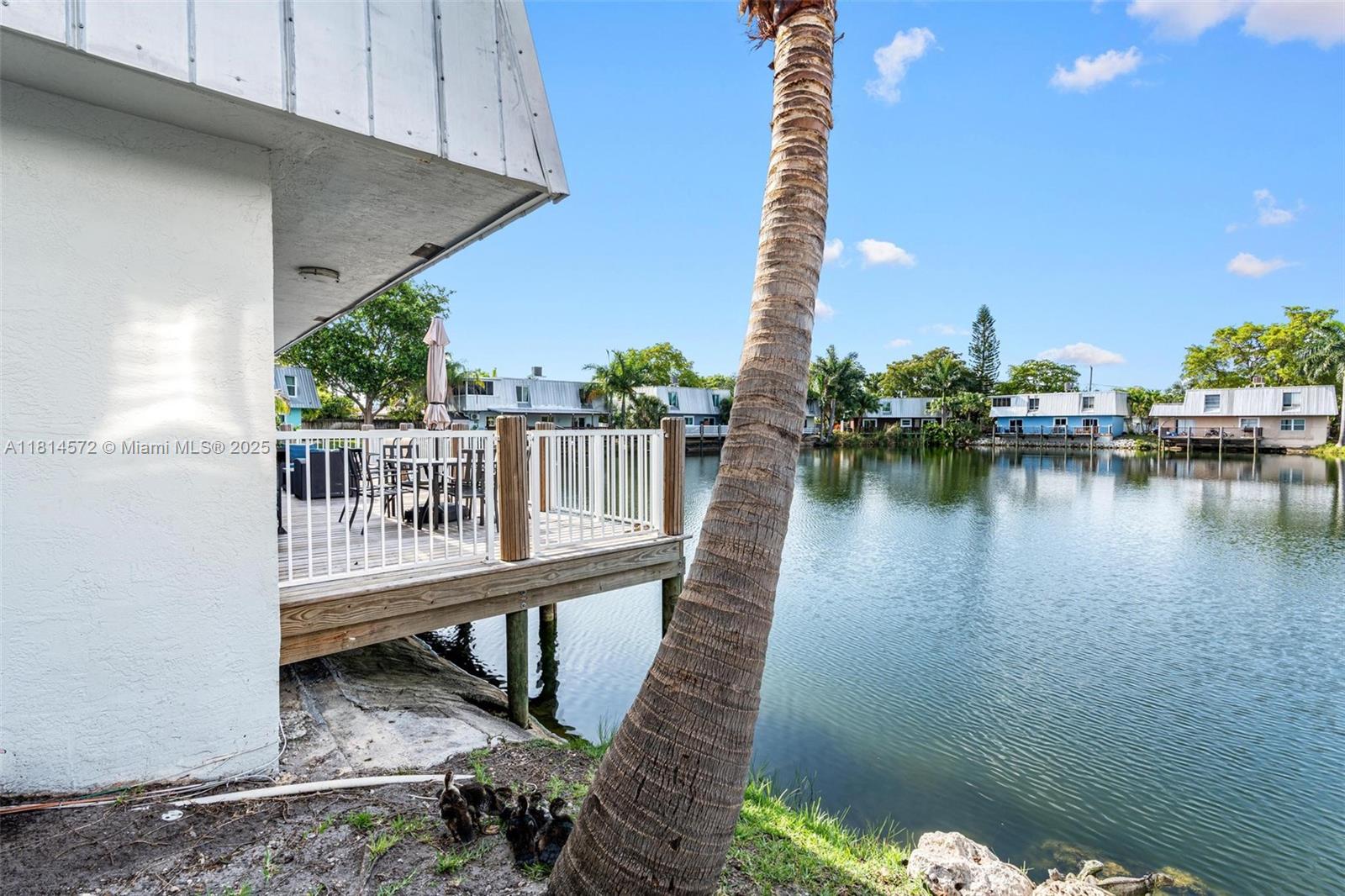 1370 NE 40th Dr, Oakland Park, Florida image 10