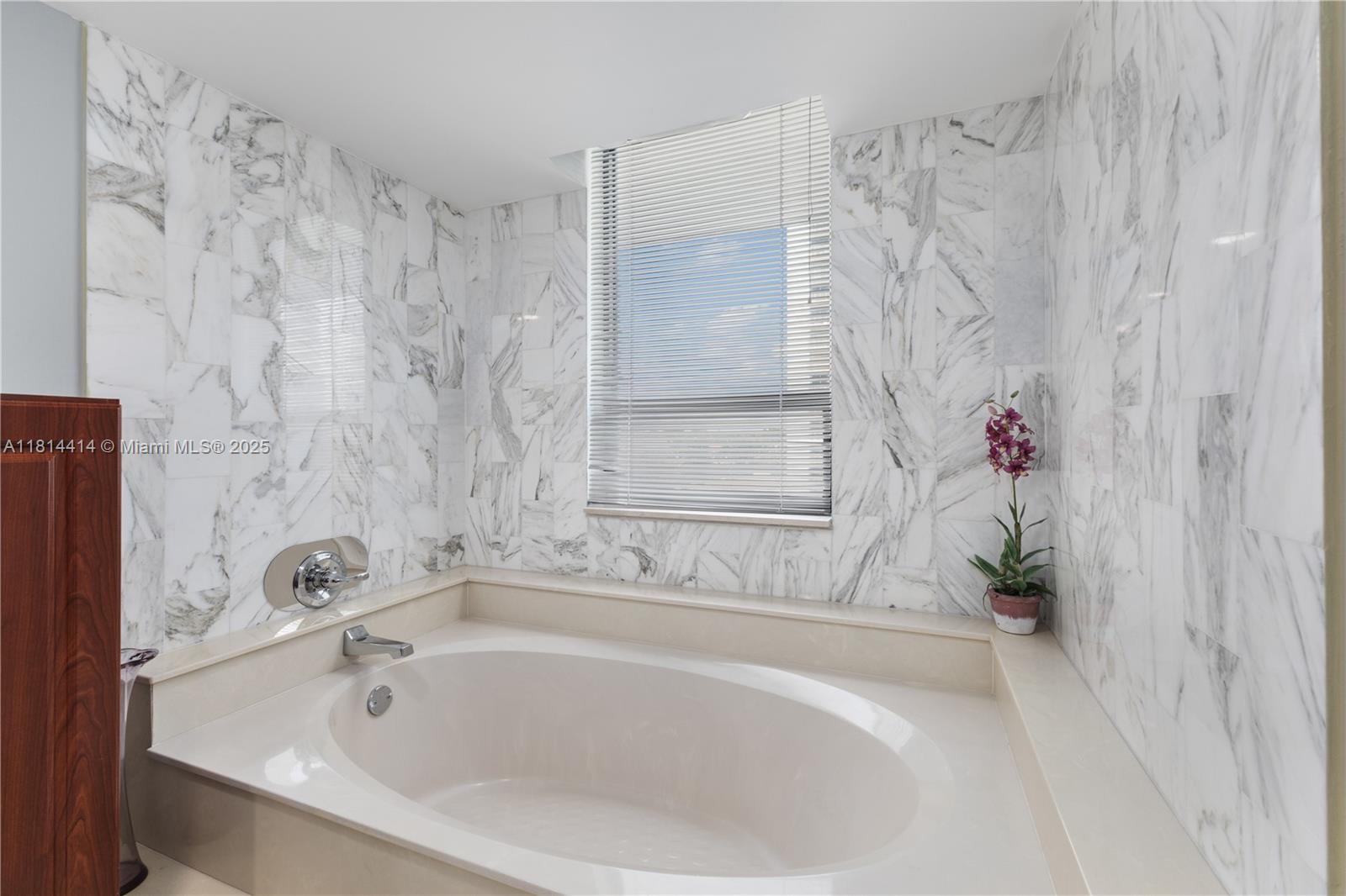5845 Collins Ave #501, Miami Beach, Florida image 13