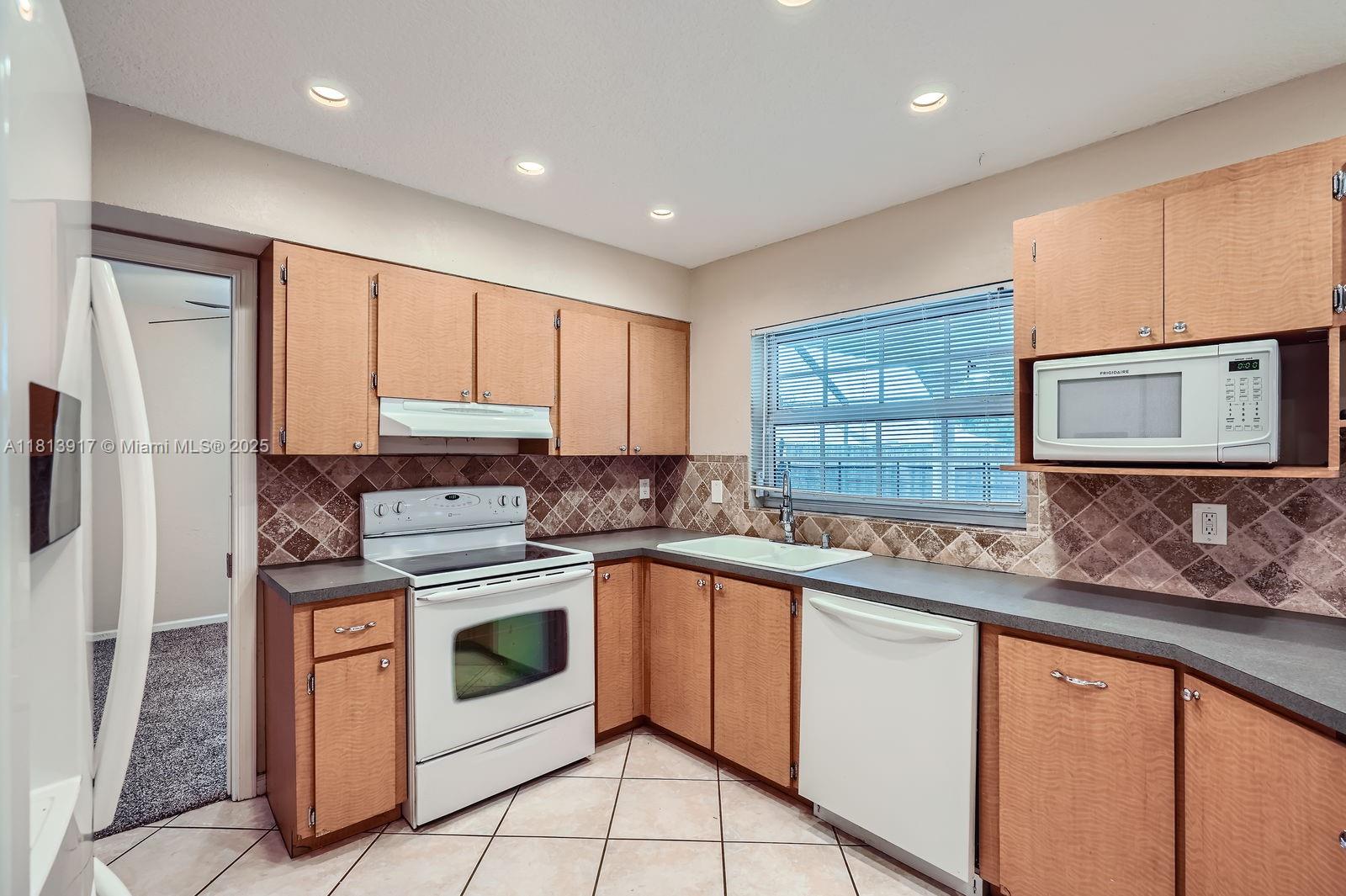 9802 N Military Trl, Palm Beach Gardens, Florida image 6