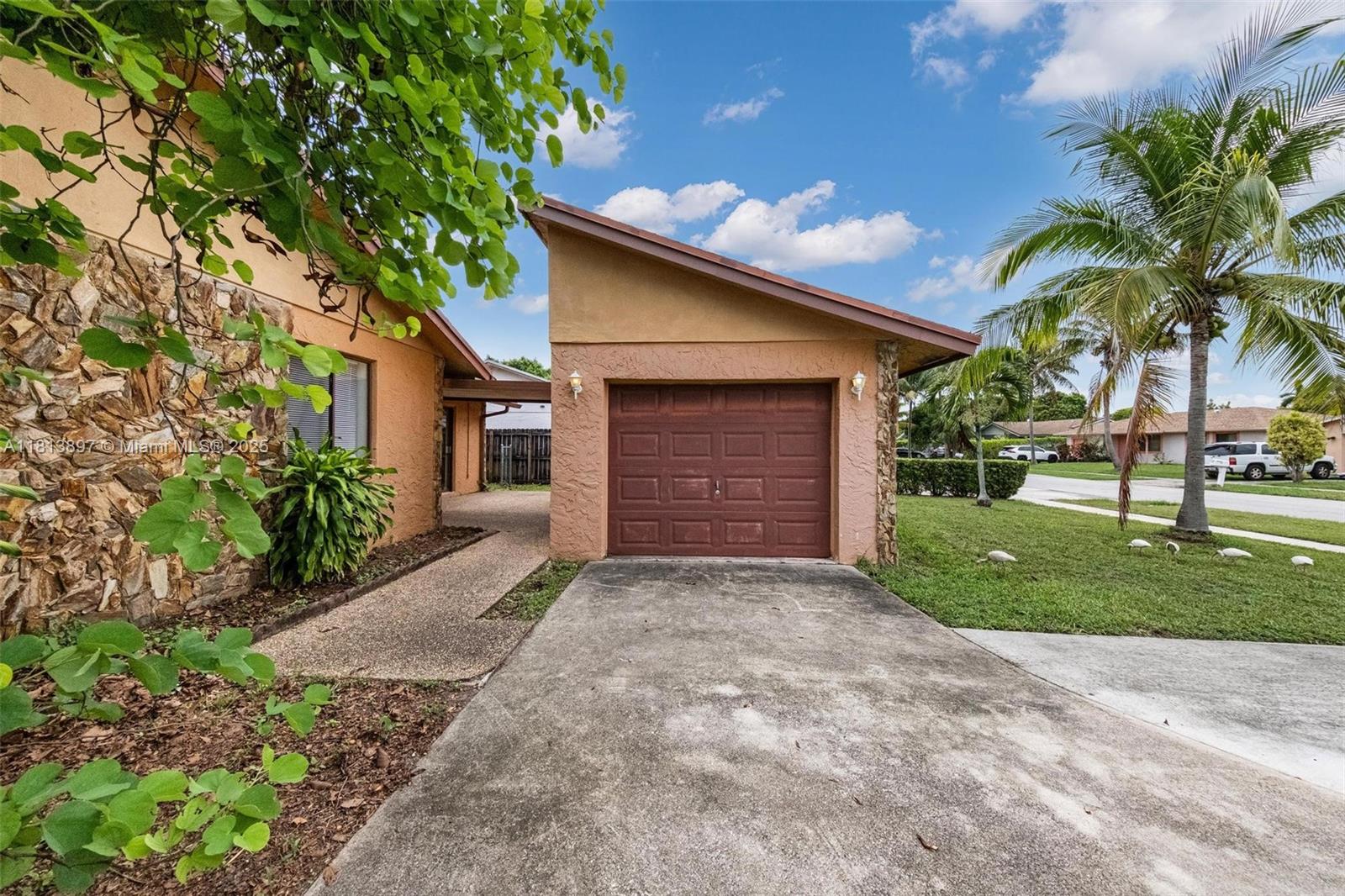 7606 SW 8th Ct, North Lauderdale, Florida image 2