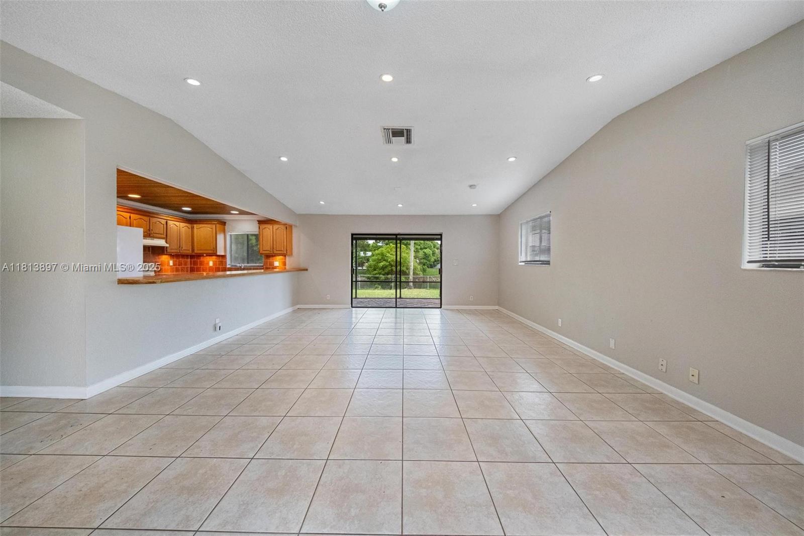 7606 SW 8th Ct, North Lauderdale, Florida image 4