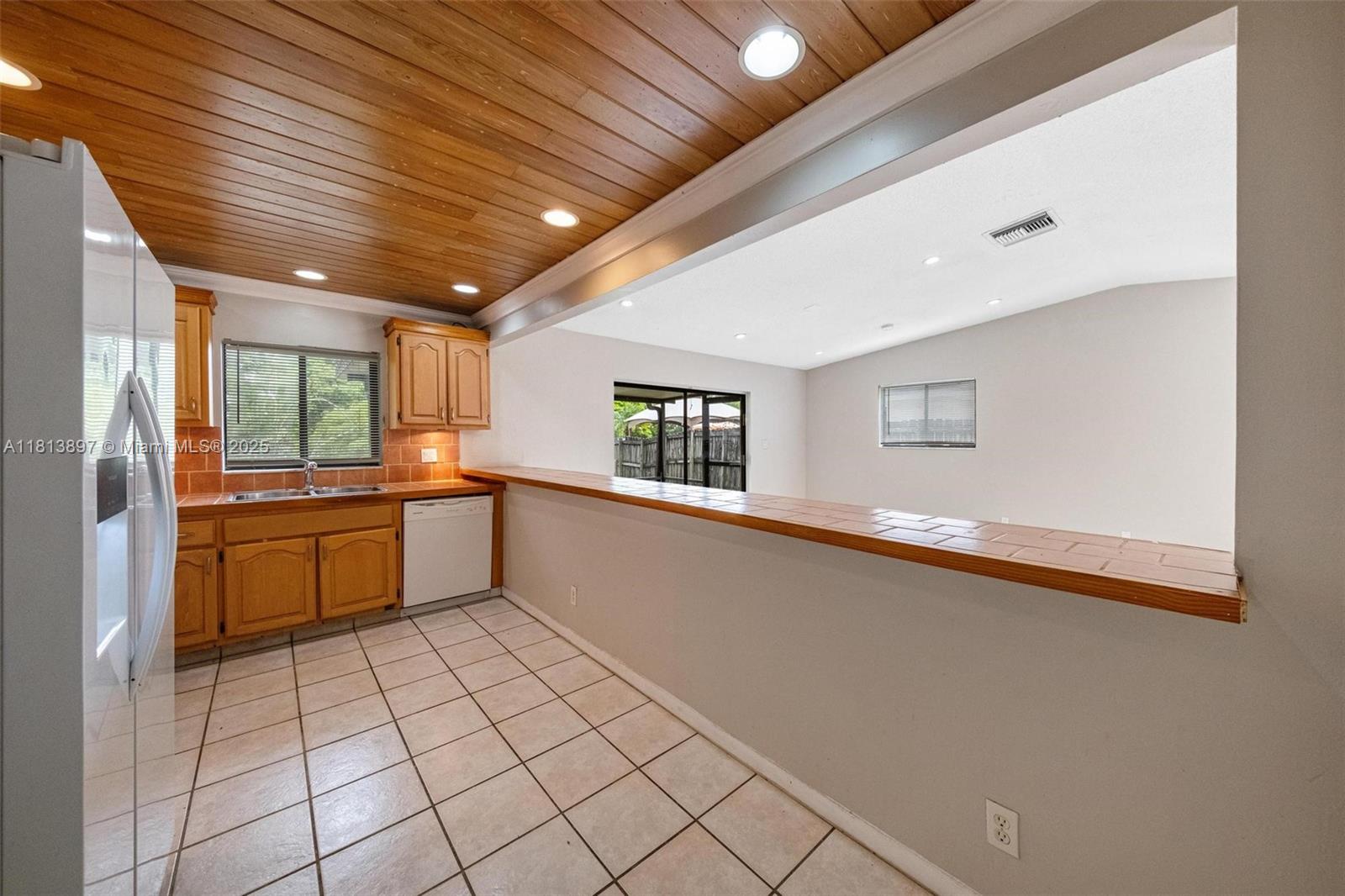 7606 SW 8th Ct, North Lauderdale, Florida image 9