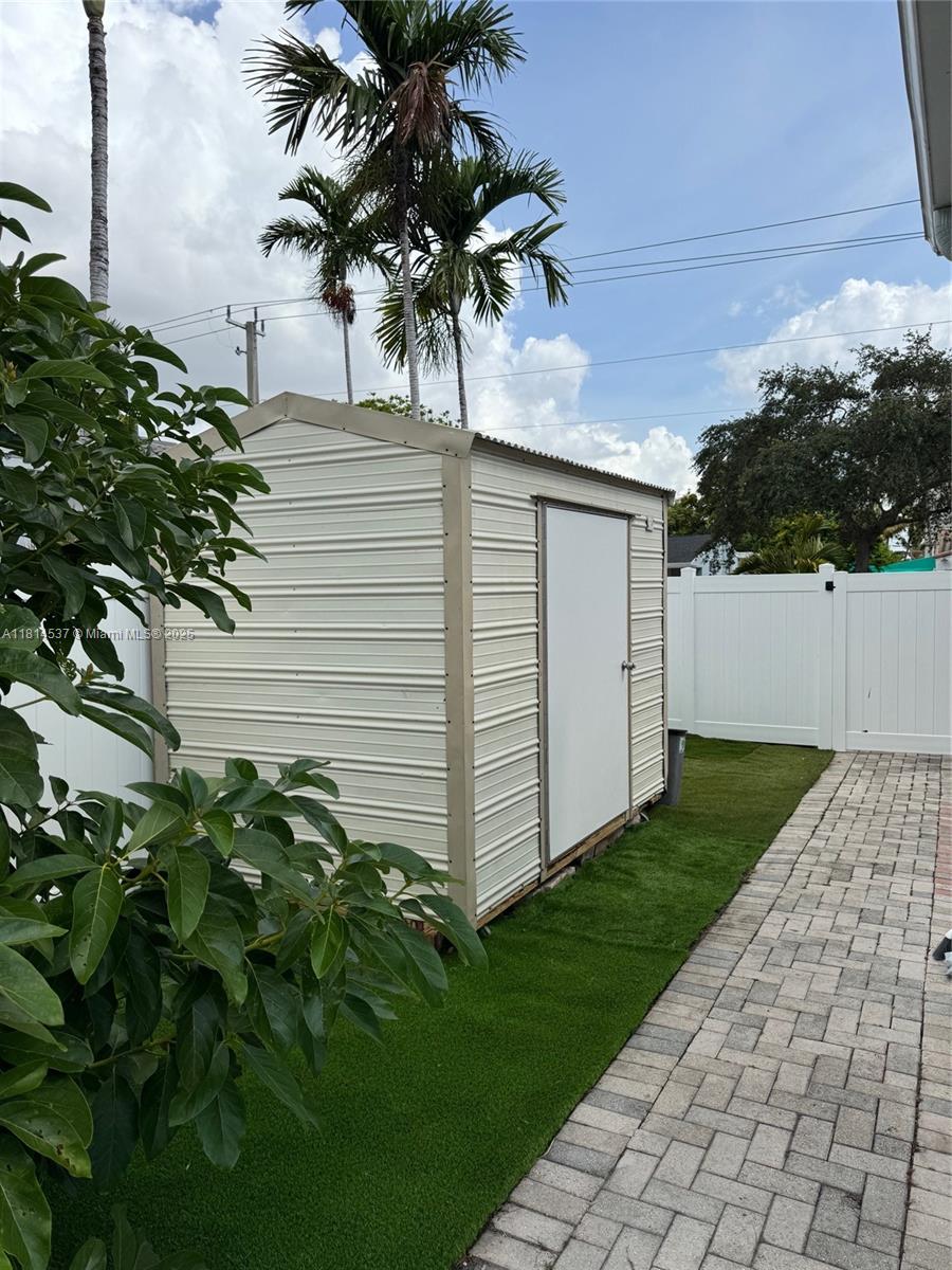 1628 Arthur St, Hollywood, Florida image 4