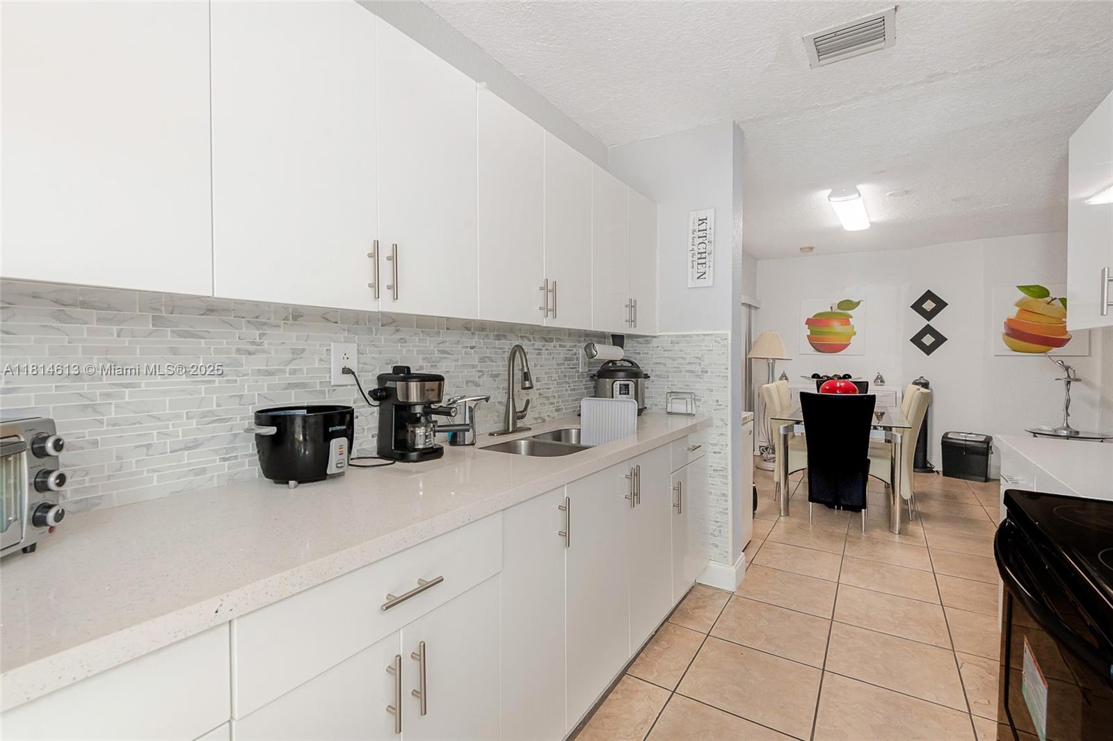 2306 NW 102nd St, Miami, Florida image 10
