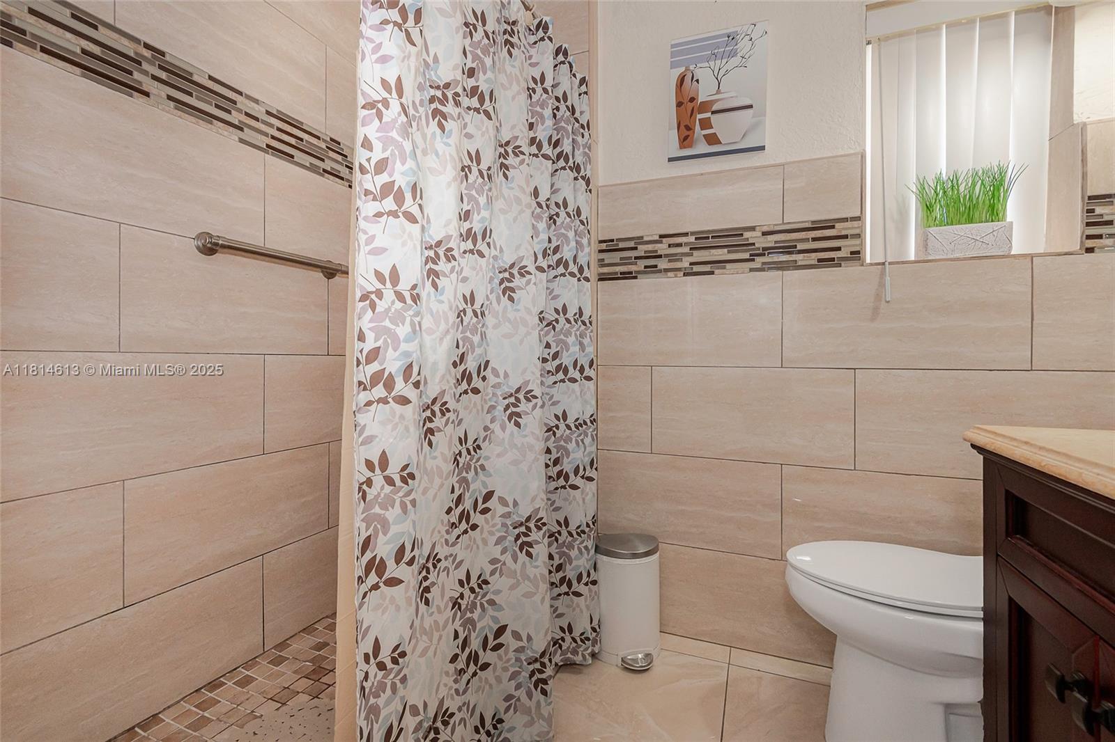 2306 NW 102nd St, Miami, Florida image 17