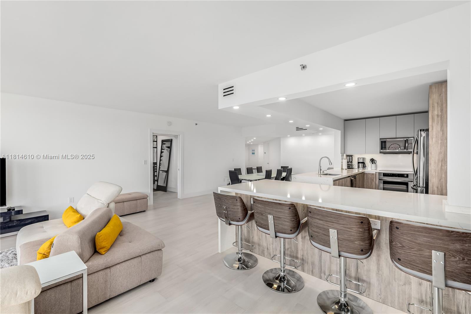 8855 Collins Ave #4G, Surfside, Florida image 5