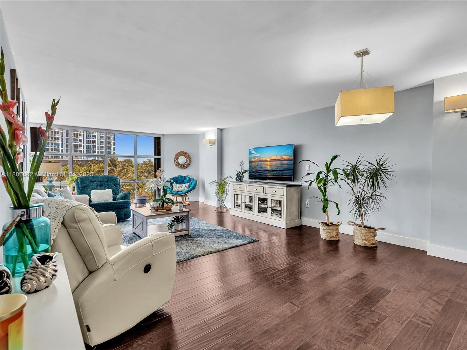 Residential, Miami Beach, Florida image 15
