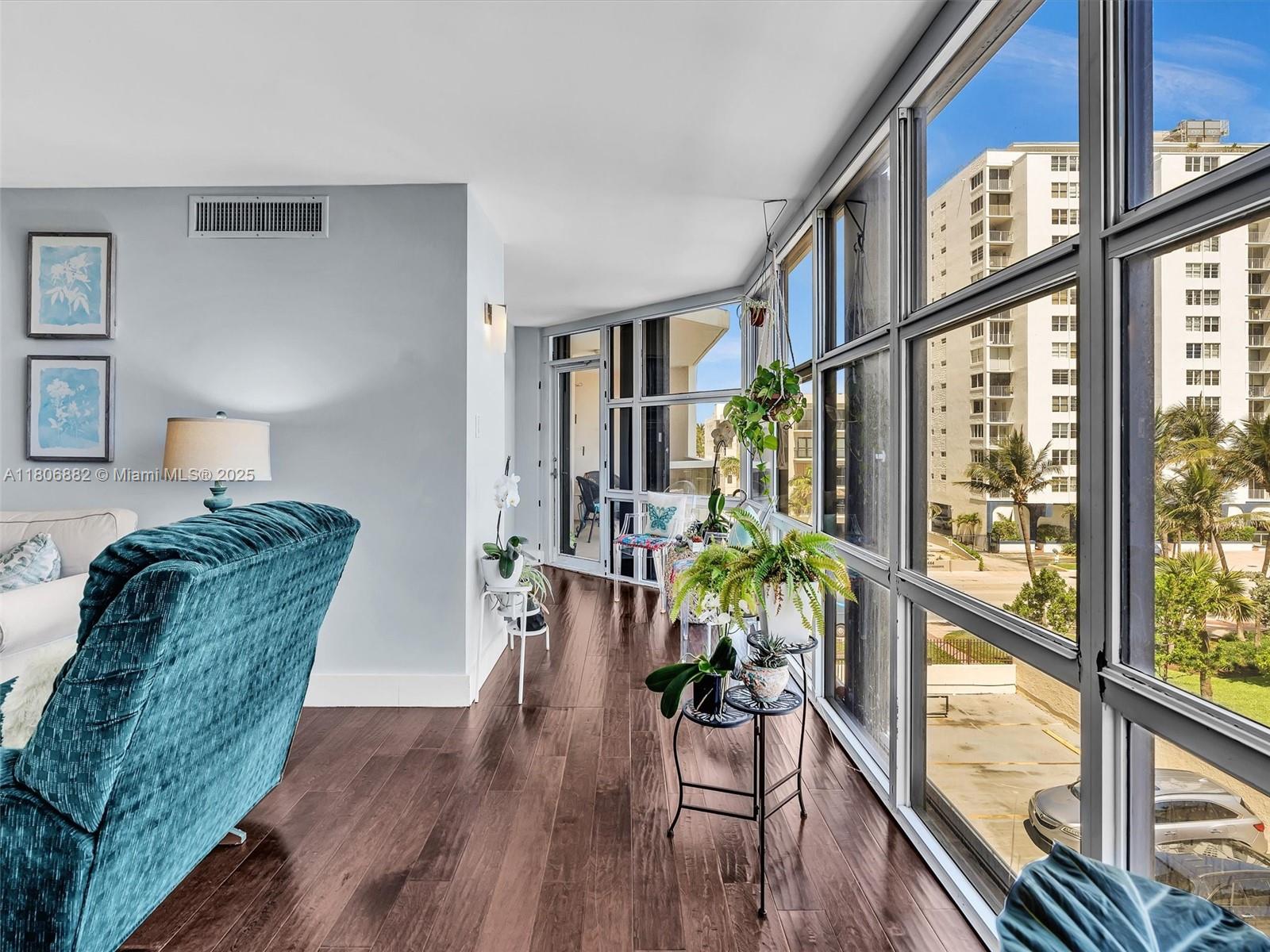 Residential, Miami Beach, Florida image 19