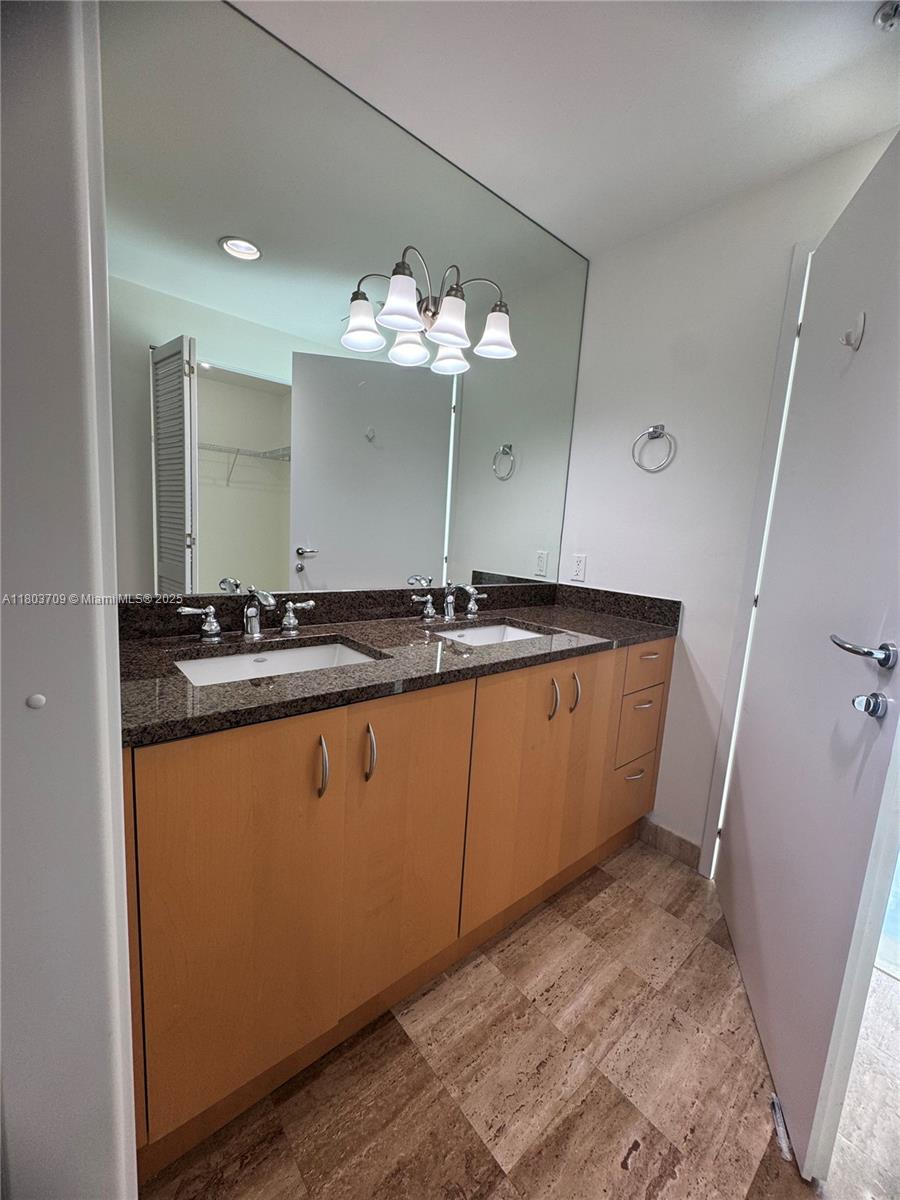 300 S Biscayne Blvd #T-3212, Miami FL 33131
