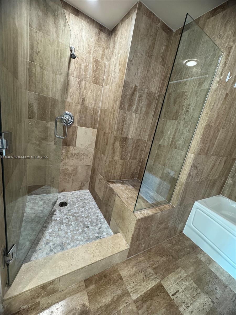 300 S Biscayne Blvd #T-3212, Miami FL 33131