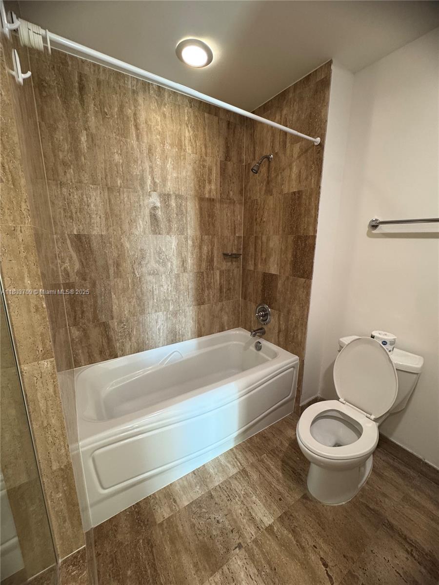 300 S Biscayne Blvd #T-3212, Miami FL 33131