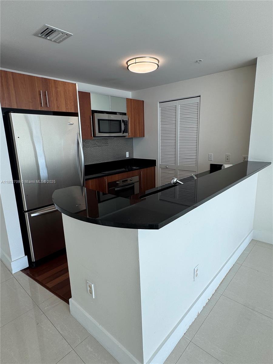 300 S Biscayne Blvd #T-3212, Miami FL 33131