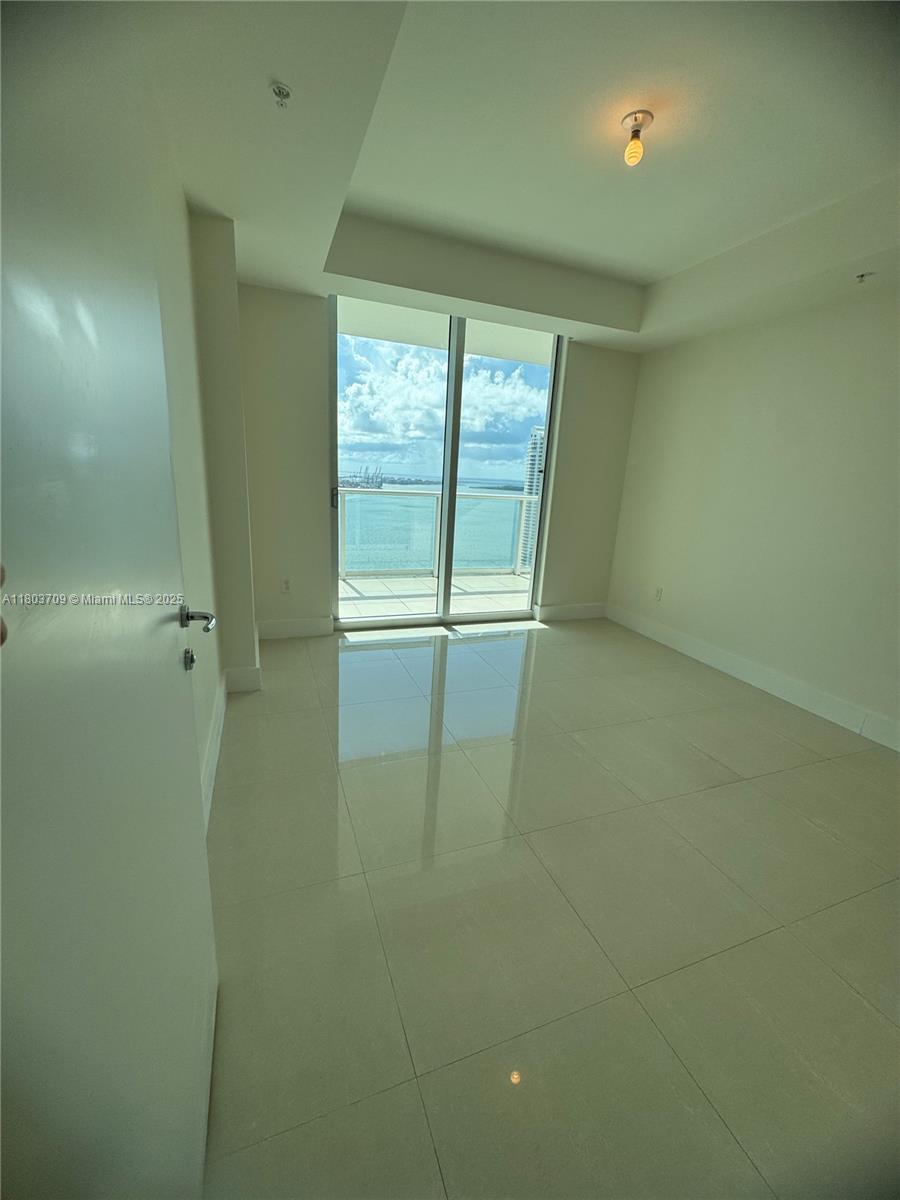 300 S Biscayne Blvd #T-3212, Miami FL 33131