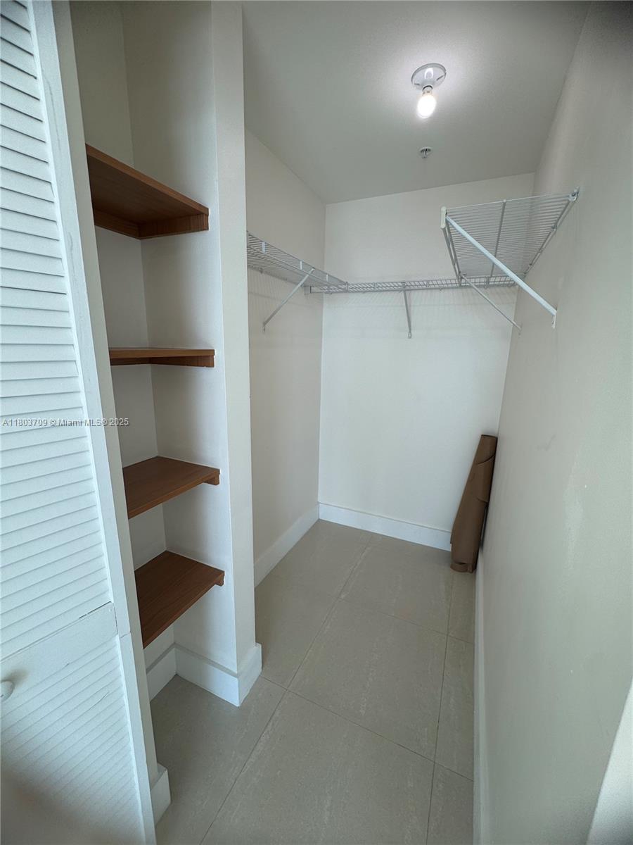300 S Biscayne Blvd #T-3212, Miami FL 33131