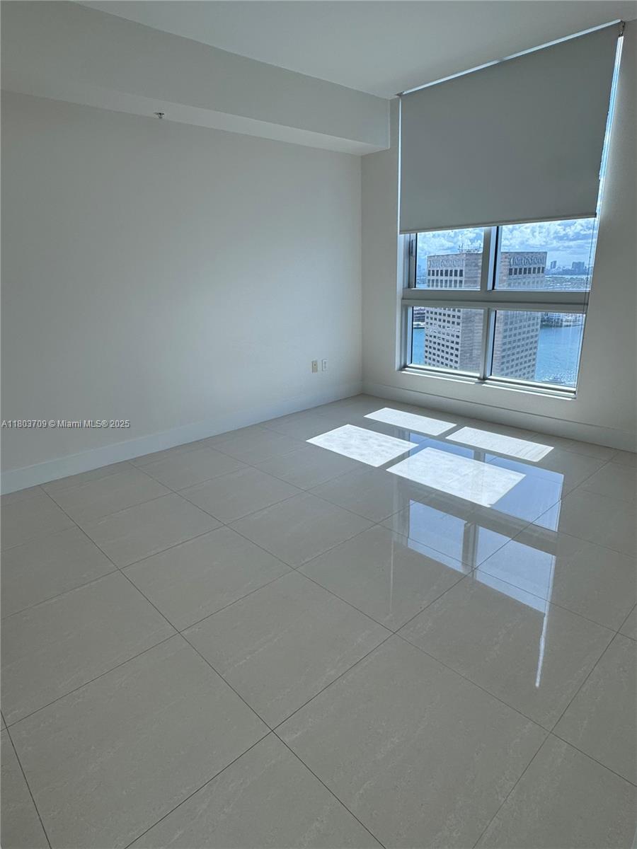 300 S Biscayne Blvd #T-3212, Miami FL 33131