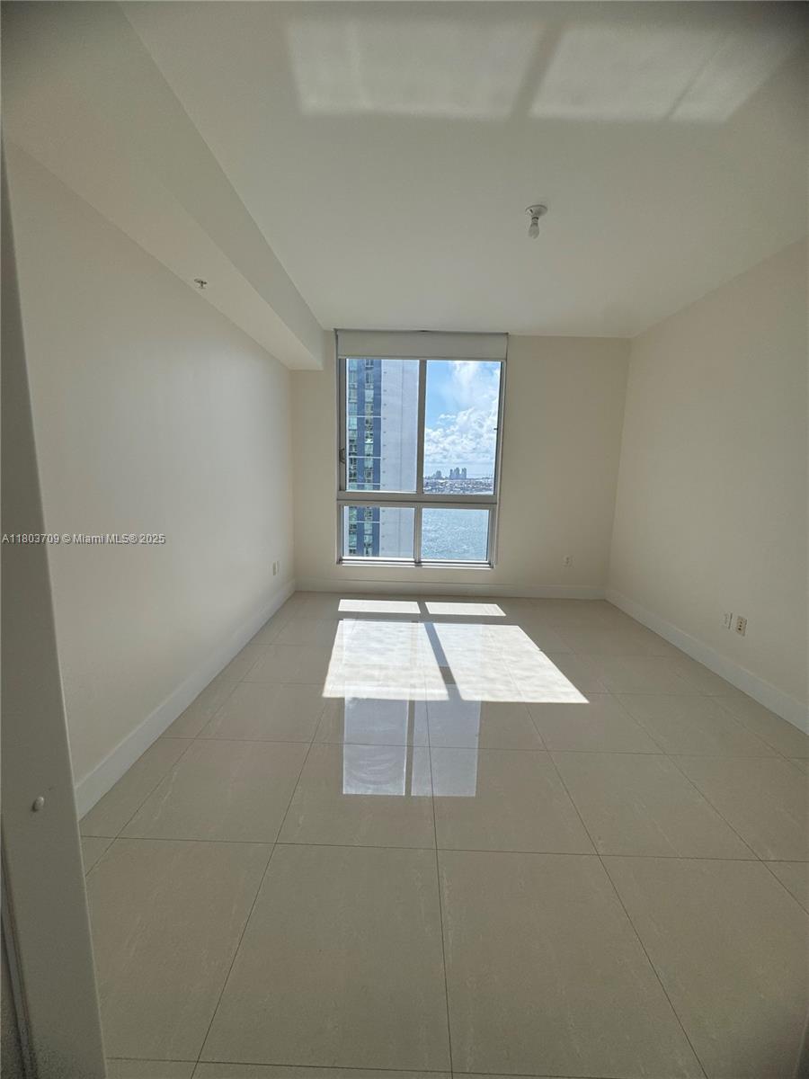 300 S Biscayne Blvd #T-3212, Miami FL 33131