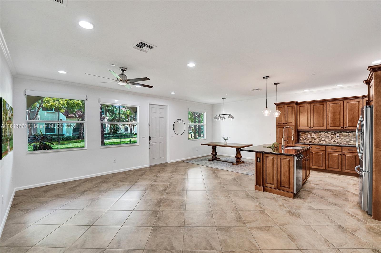 4284 Cascada Cir, Cooper City, Florida image 15