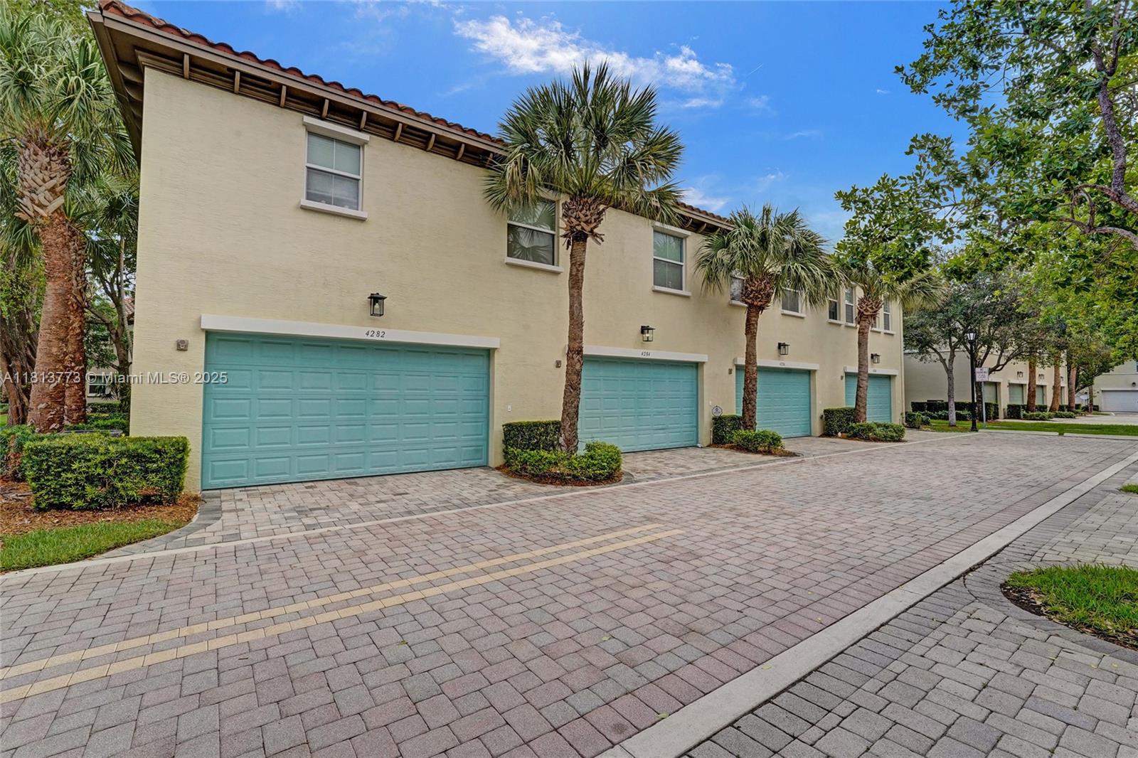 4284 Cascada Cir, Cooper City, Florida image 2