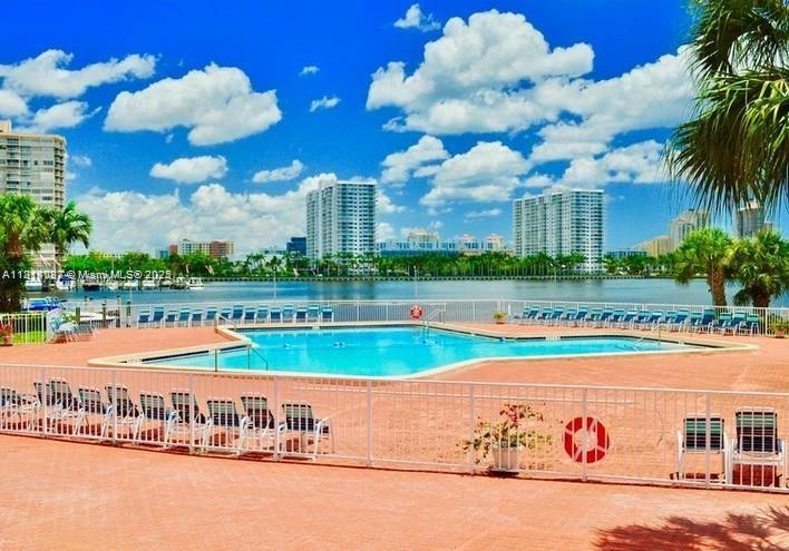 Residential, Aventura, Florida image 17